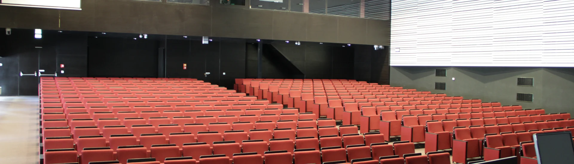 Auditorium mit Kinobestuhlung